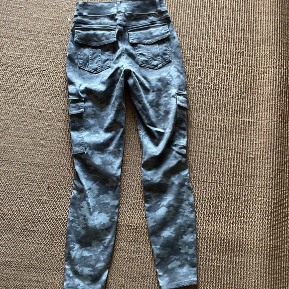 NWT! Spanx XS, XSP, SP 20311Q Stretch Twill Ankle Cargo Pant, stone wash camo - Picture 4 of 15
